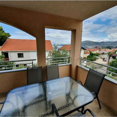Beautiful 2-bed In Okrug Gornji Апартаменты *