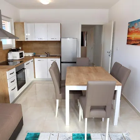 Beautiful 2-bed * Trogir