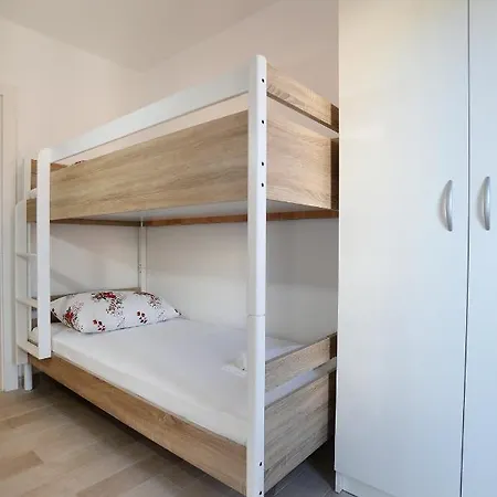 Beautiful 2-bed In Okrug Gornji Апартаменты Трогир