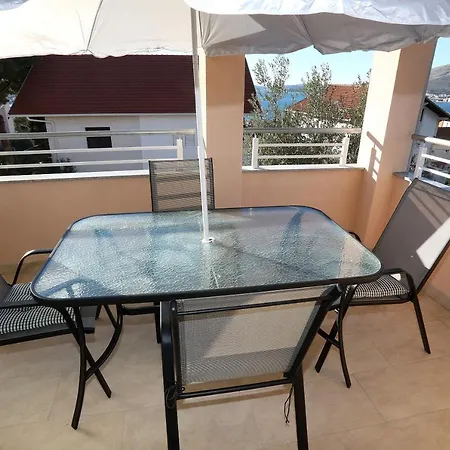 Beautiful 2-bed * Trogir