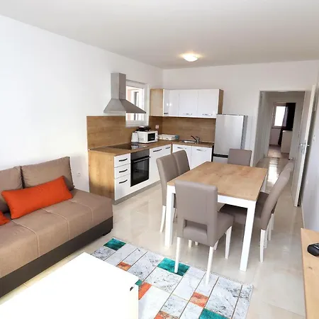 Beautiful 2-bed Apartman *