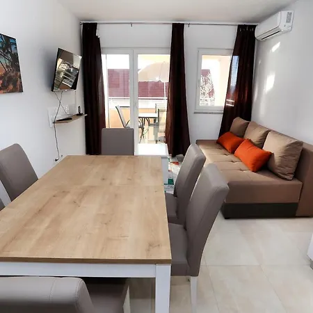 Beautiful 2-bed Trogir