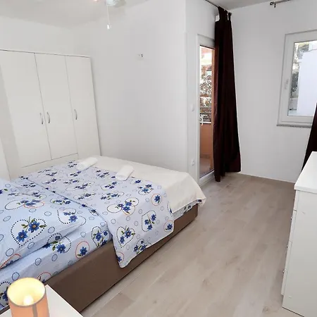 Beautiful 2-Bed Apartment In Okrug Gornji *