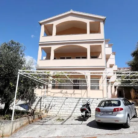 Apartment Beautiful 2-Bed Apartment In Okrug Gornji Trogir