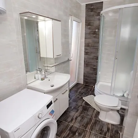 Beautiful 2-bed In Okrug Gornji