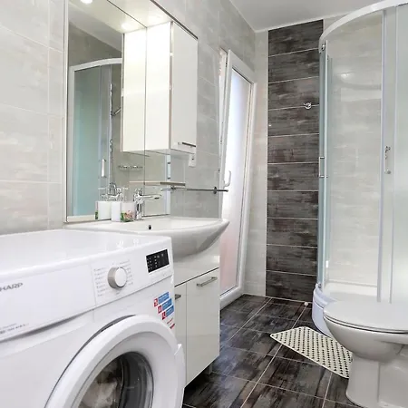 Beautiful 2-bed In Okrug Gornji *