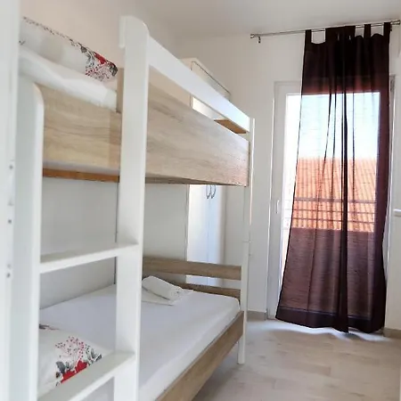 Beautiful 2-bed In Okrug Gornji * トロギール