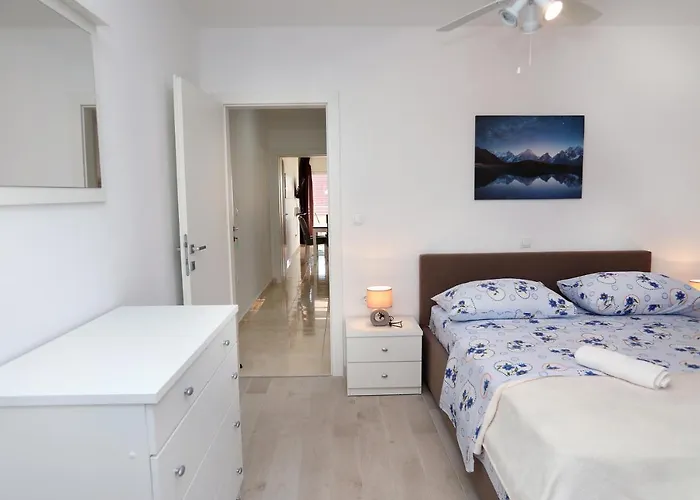 Stella Τρογκίρ